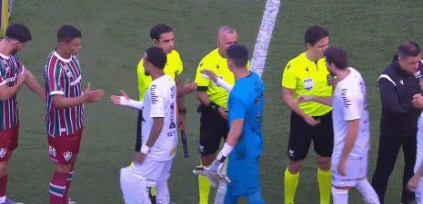 半场：桑托斯0-0弗鲁米嫩塞，吉列尔梅进球被吹，双方0射正